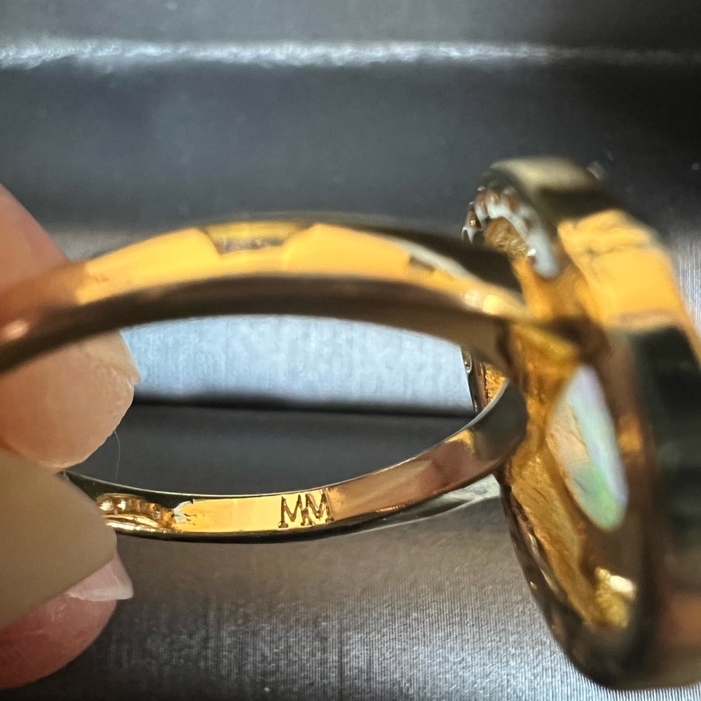 Elegant Gold Opal Ring with Diamond Accents - Picture 14 of 14